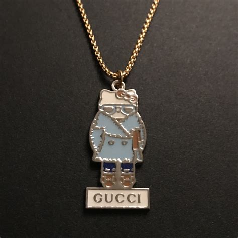 gucci x hello kitty pendant.